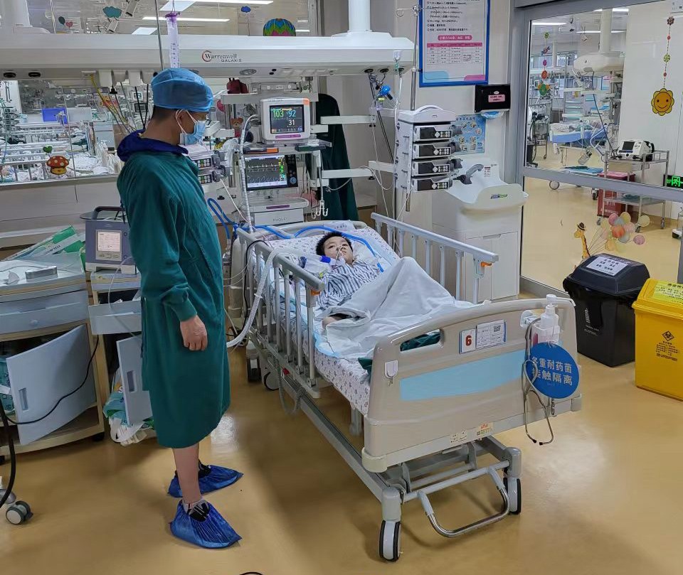 临湘市跨省救护车出租公司